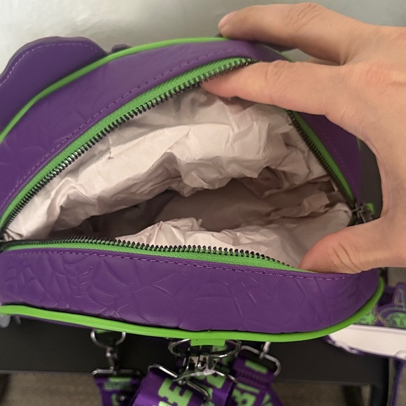 NWT - Oogie Boogie glow-in the dark purse with keychain pouch - Picture 8 of 8